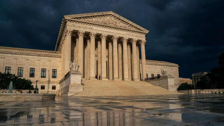 supreme-court-building-after-rainfall-ozb790g89pmlnk72